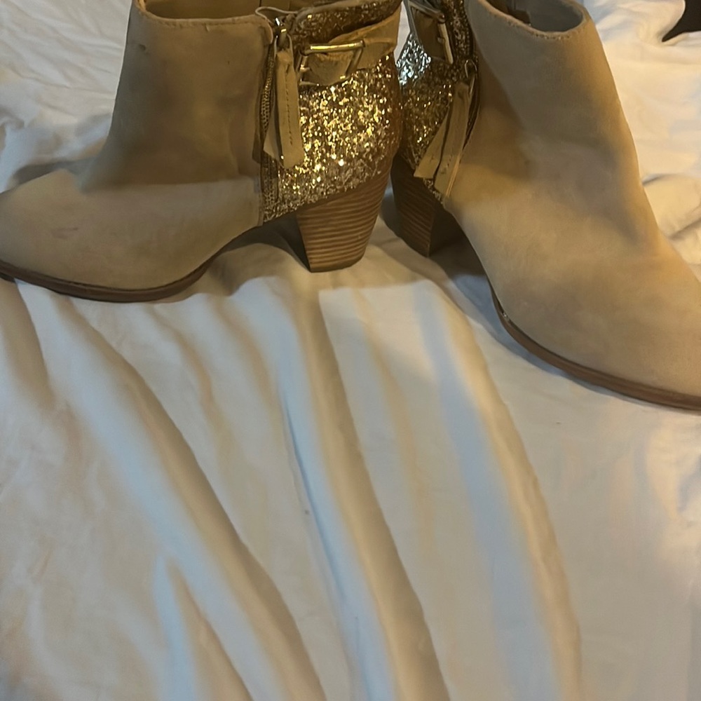 Worn 1x Gold Glittered Gianni Bini Short Boots